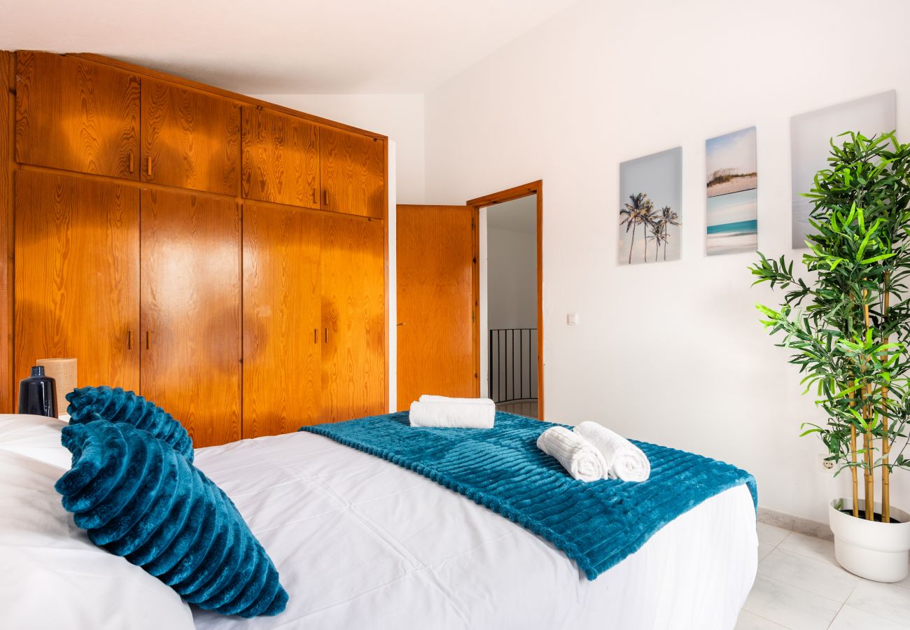 Apartment in Cala Blanca - Apartamento Palmeras 6