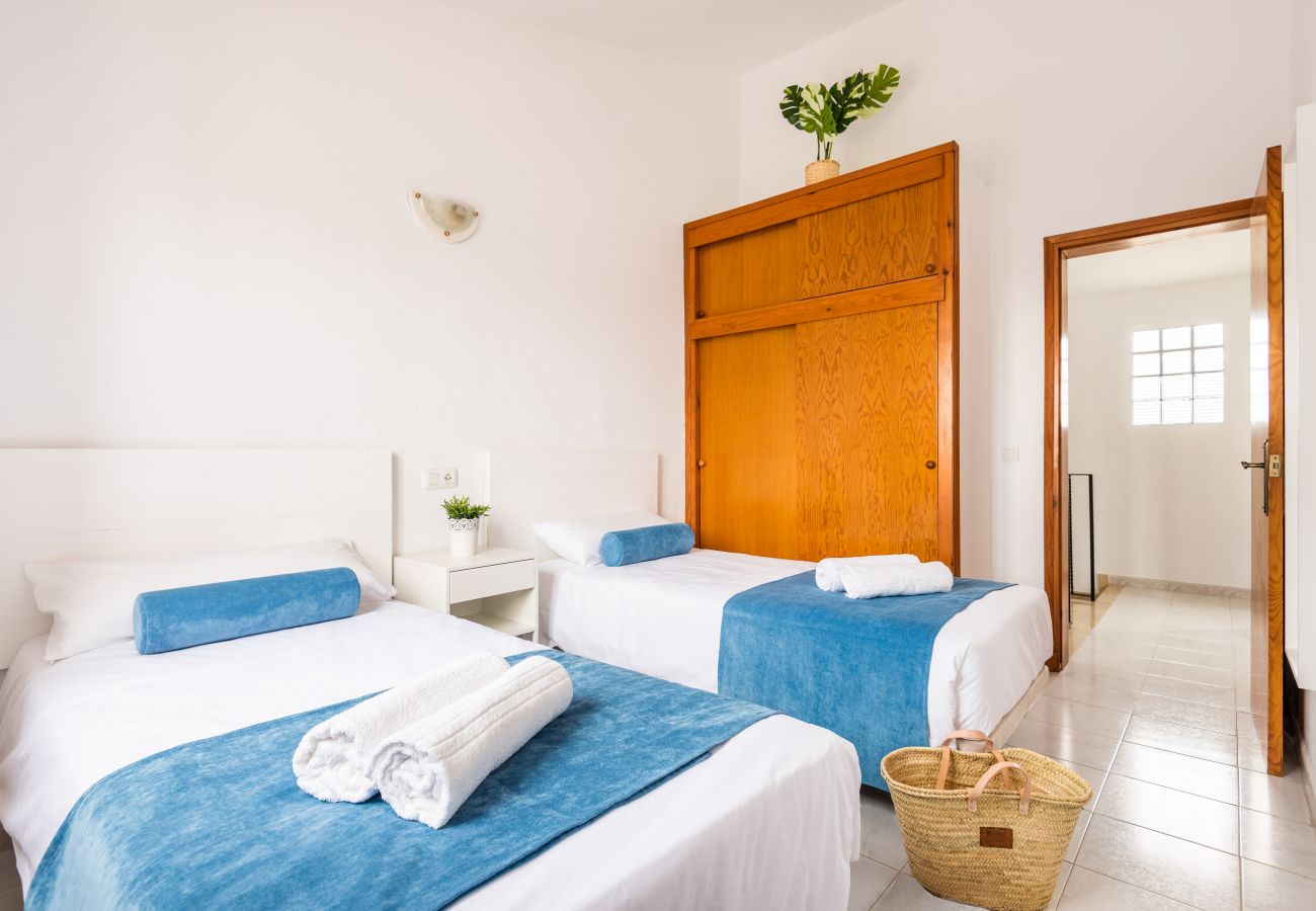 Apartment in Cala Blanca - Apartamento Palmeras 5