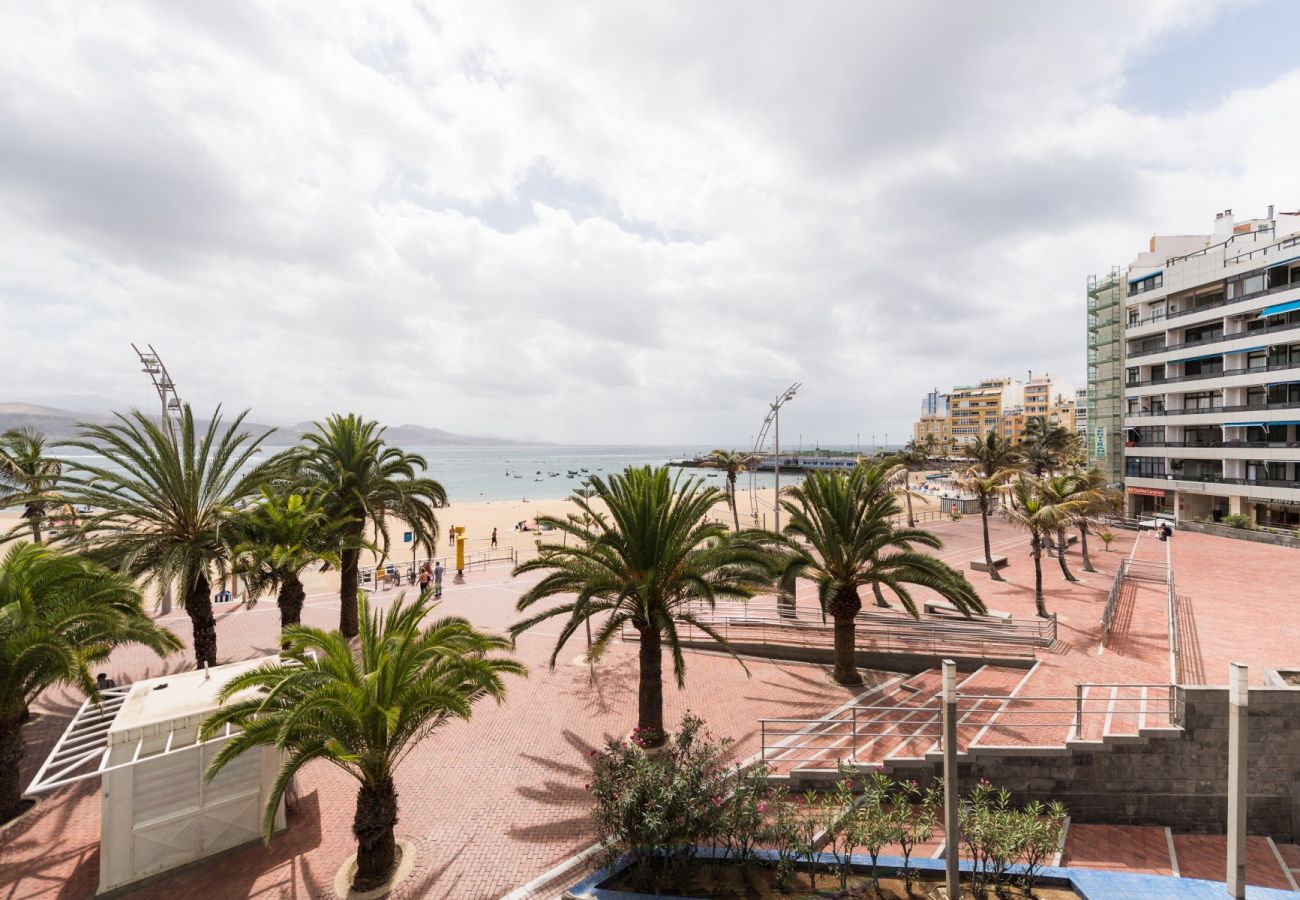 House in Las Palmas de Gran Canaria - Great balcony over blue sea By CanariasGetaway