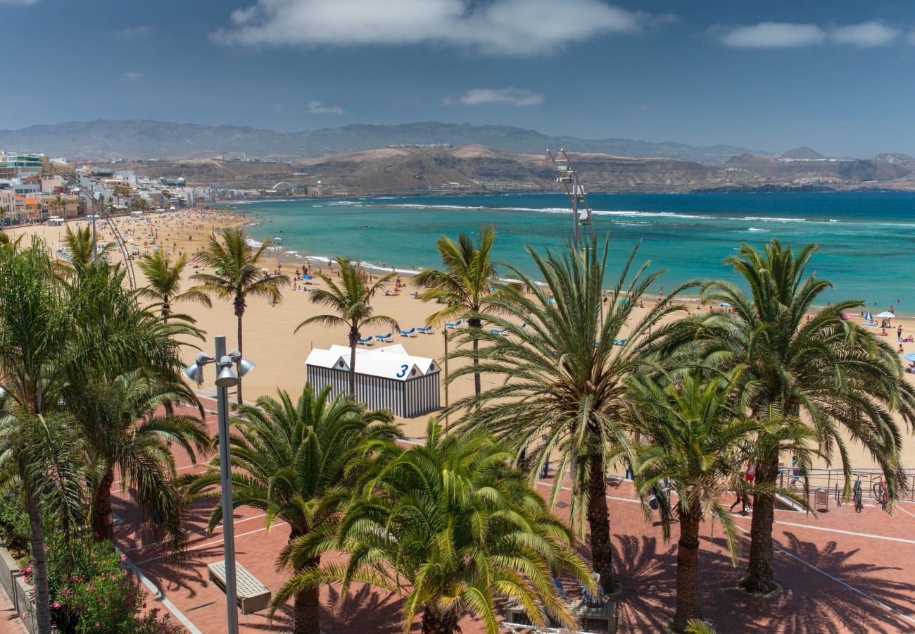 House in Las Palmas de Gran Canaria - Great balcony over blue sea By CanariasGetaway