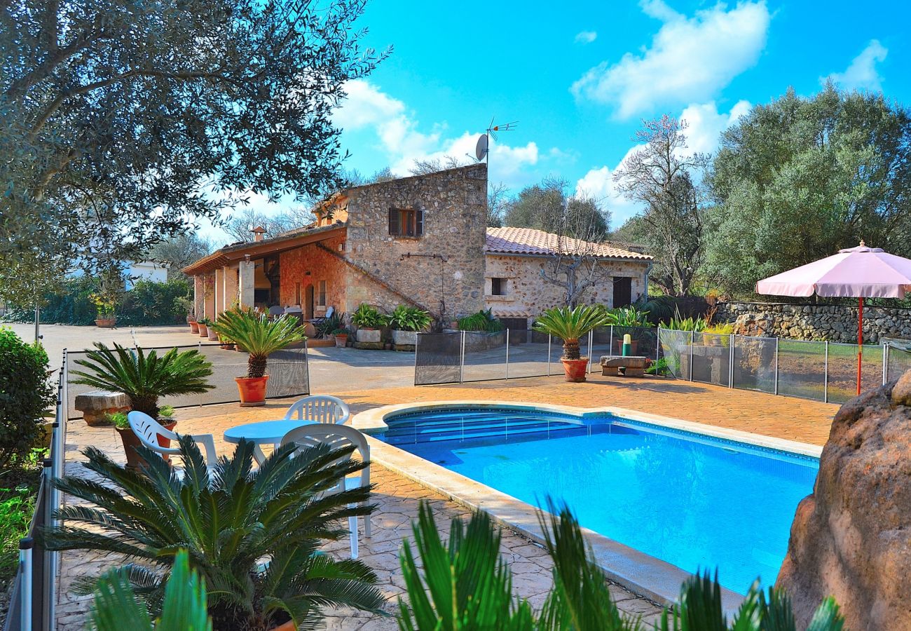  From 100 € per day you can rent your finca in Mallorca from privateLLUIBI