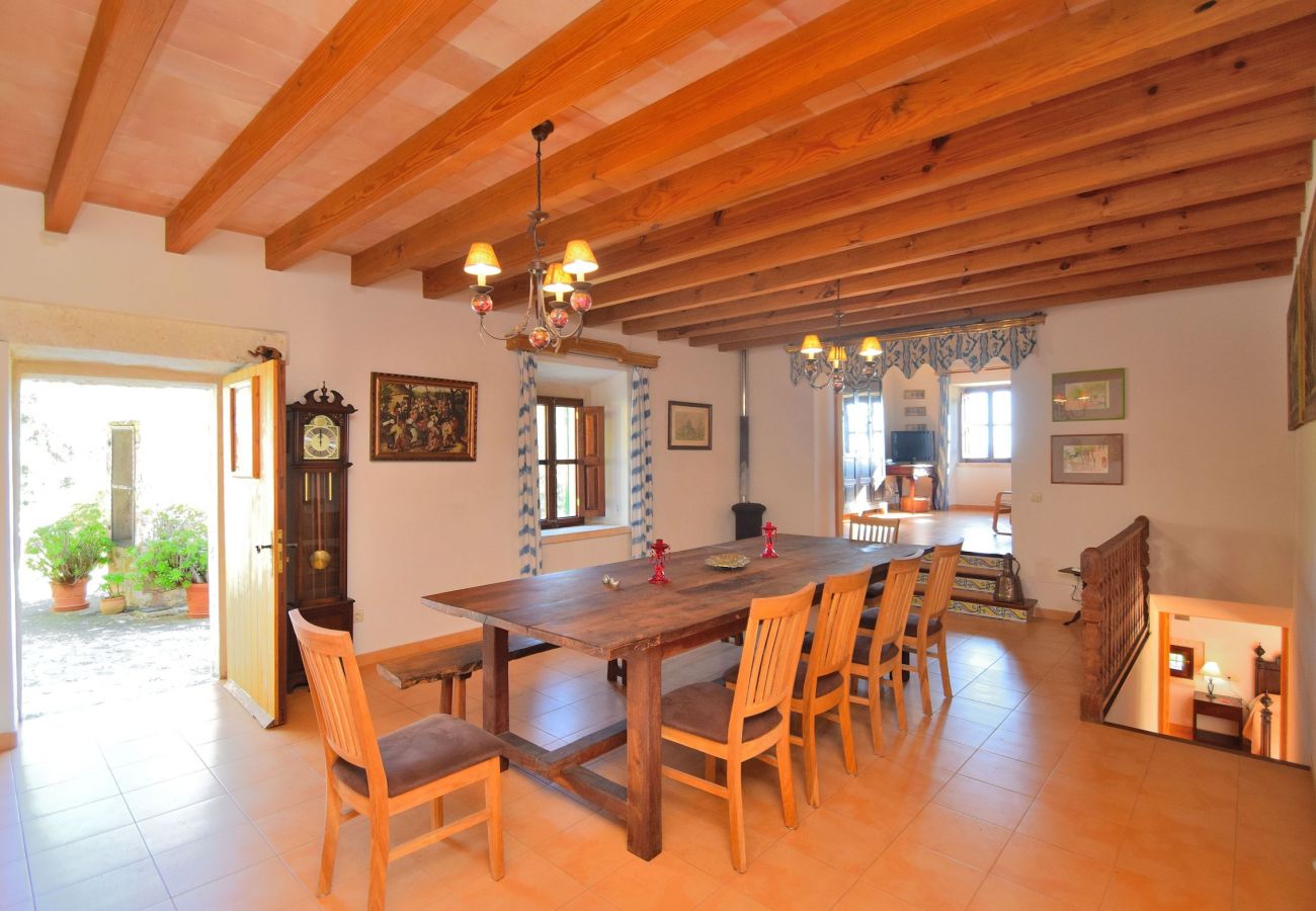 Dining room of the villa in Alcudia