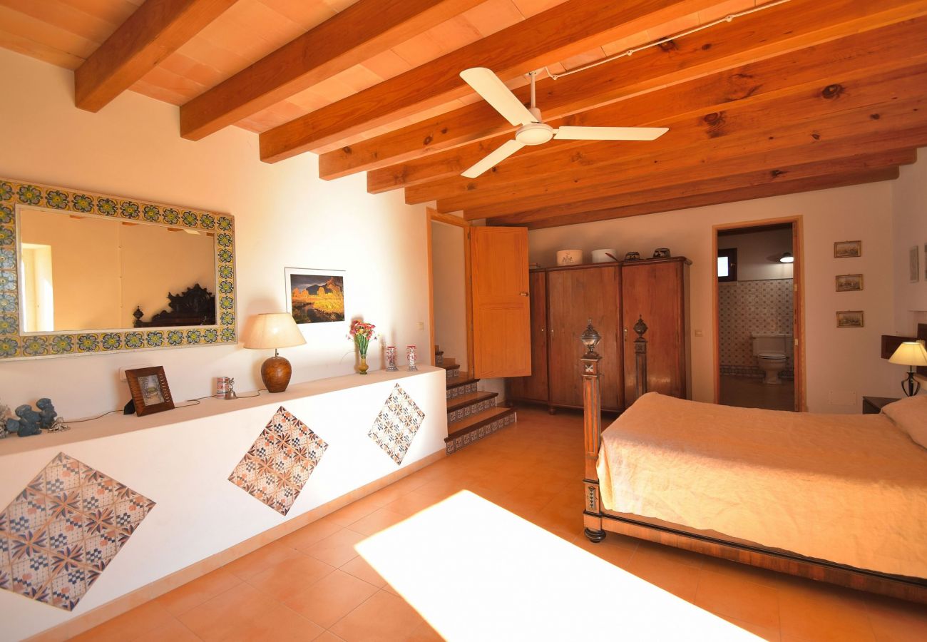 Picture of one of the bedrooms of the villa in Alcudia